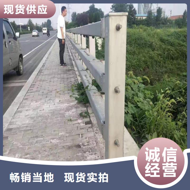 氟碳漆喷塑道路防撞栏杆经久耐用环保无污染