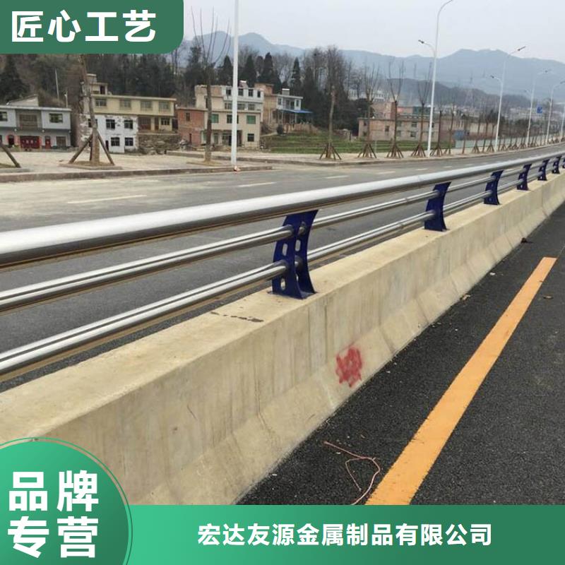 常年供应高速公路护栏施工机厂家