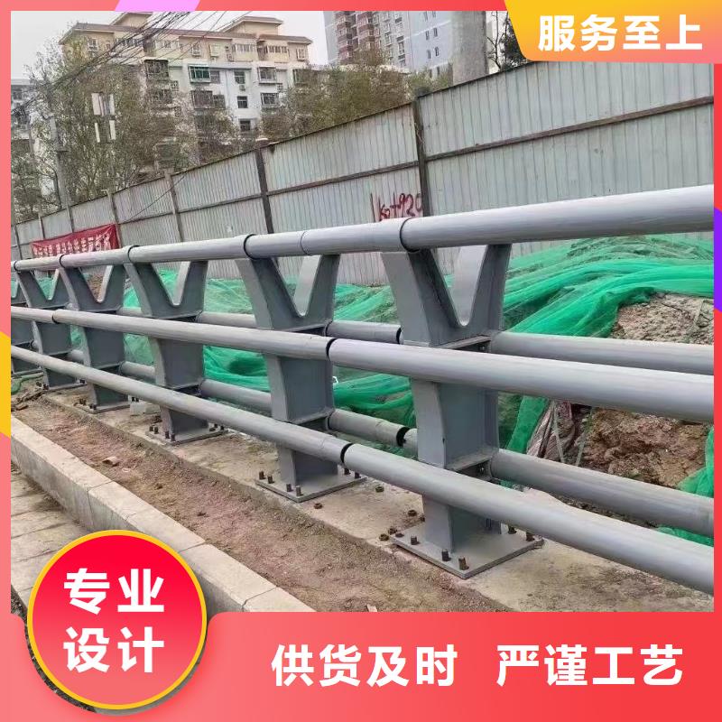 周边(鑫方达)桥梁钢材防撞护栏公路河道护栏高度一般多