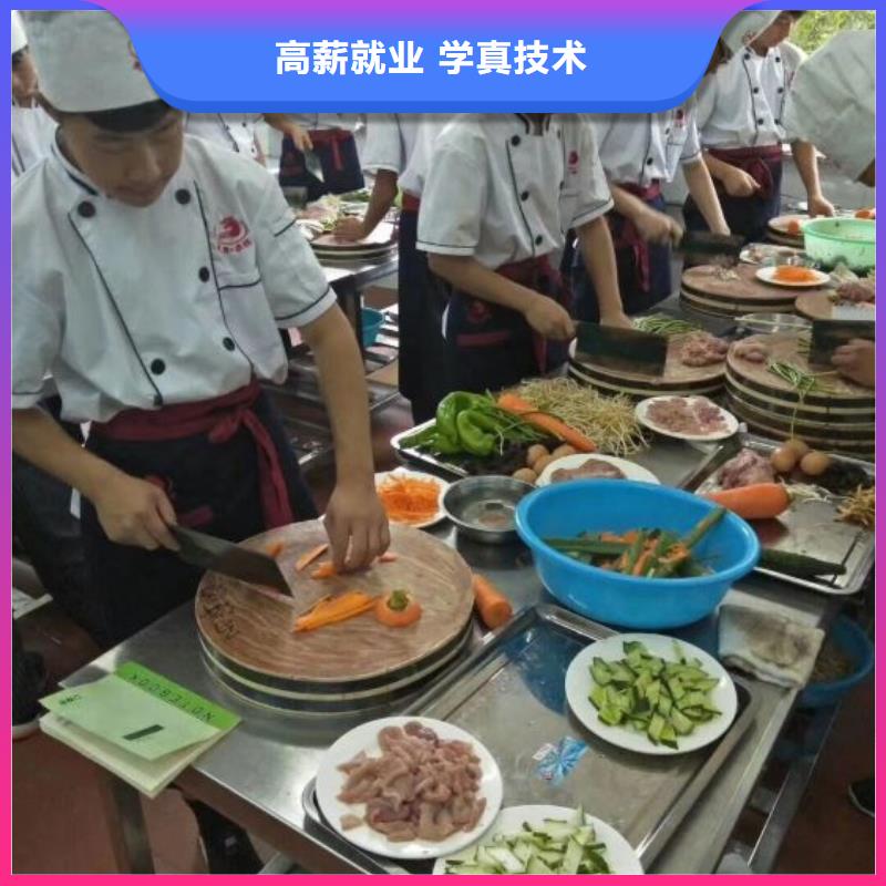 厨师学校哪个学校能学开挖掘机铲车叉车正规培训