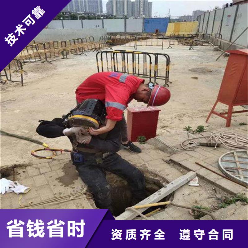 优质潜水员水里面探摸的基地